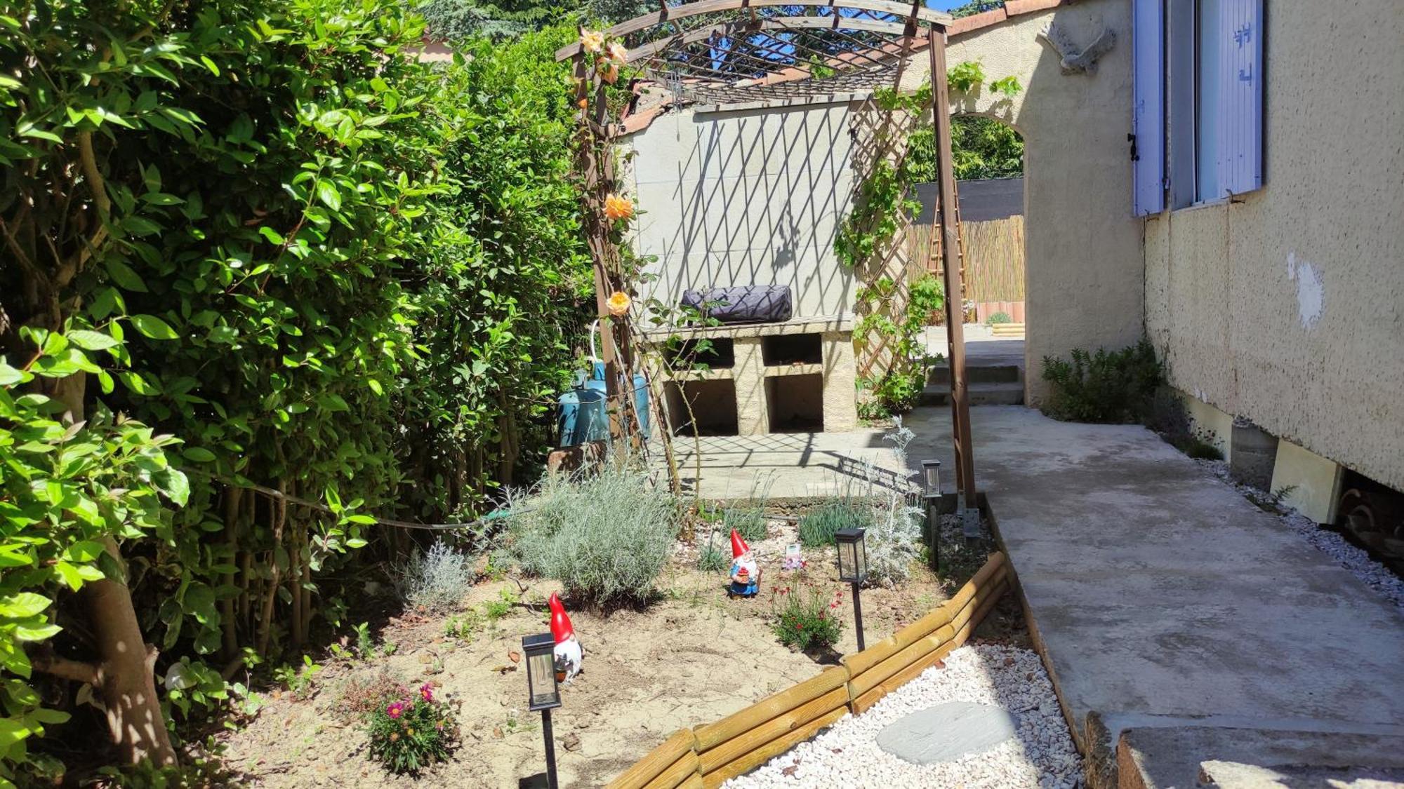 Le Jardin Des Rocailles - Villa 4 Chambres Climatisee Avec Piscine A Deux Pas D'Avignon Villeneuve-lès-Avignon Kültér fotó